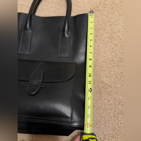 CÉLINE Navy Elegance The Must-Have Luxury Tote for the Modern Sophisticate navy - Picture 13 of 14